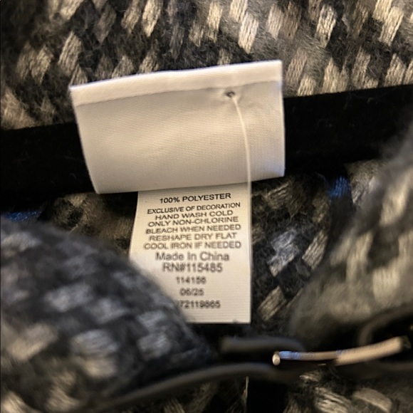 Chic Black and White Plaid Cape with Buckle - Picture 6 of 7